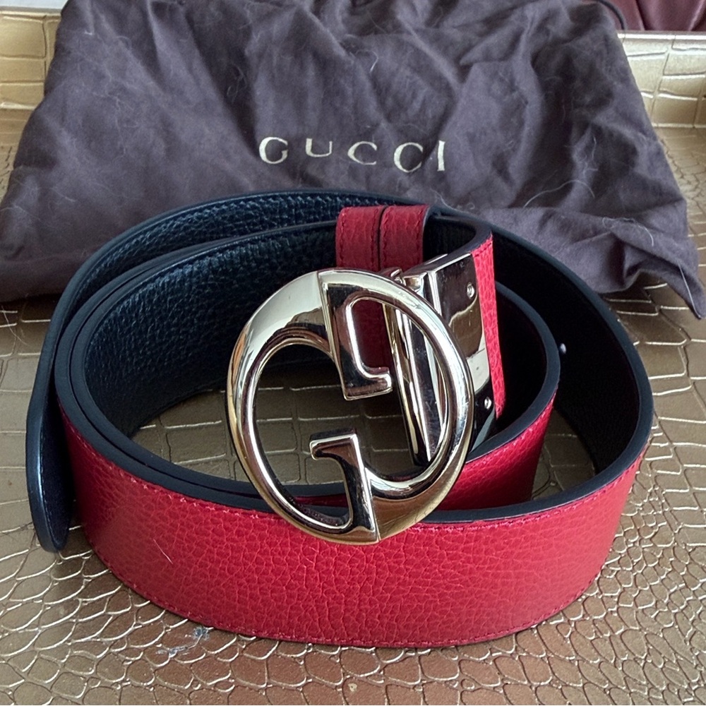 GUCCI Reversible Red/Blk Logo GG Gold Hardware Leather Peg Buckle Belt 90/36